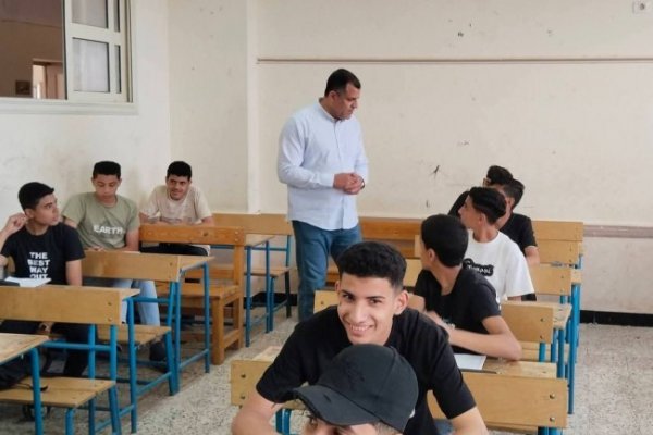 مدير "تعليم دمياط" يتابع سير امتحانات الإعدادية بـ لجان "عزبة البرج"