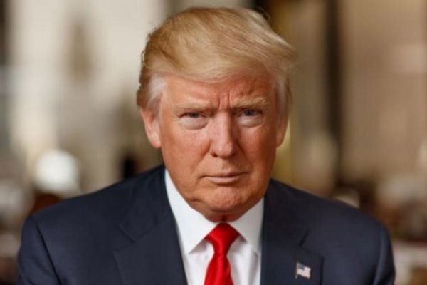 بالصور: ما الذي حدث؟ ترامب يظهر إلى جانب حفيدته في حدث رياضي ضخم