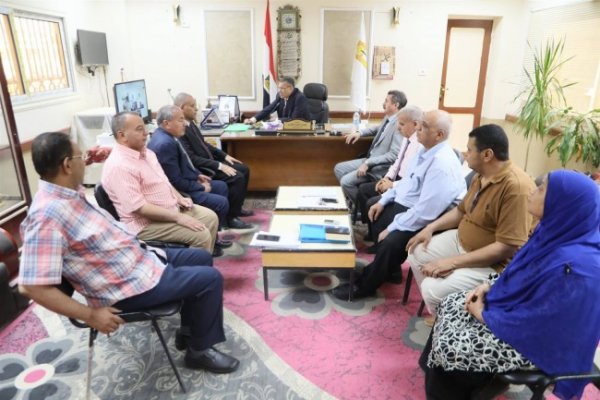 إقبال كثيف من طلاب الثانوية العامة على القوافل التعليمية بالوادي الجديد