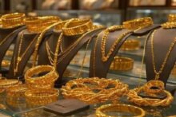 أسعار الذهب اليوم في <abbr title='المزيد عن #مصر'><a href='/search.html?tag=%D9%85%D8%B5%D8%B1&id=16'>#مصر</a></abbr> تشهد تراجعًا جديدًا.. عيار 21 يسجل 6425 جنيهًا للبيع وسط تقلبات السوق